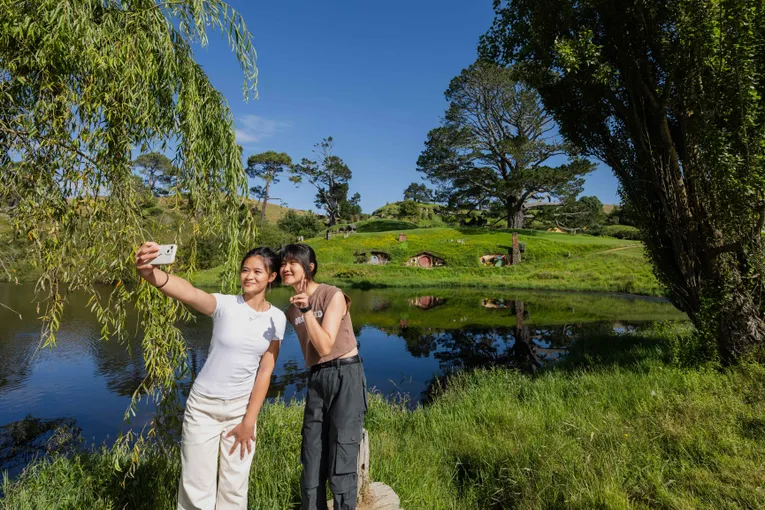 Small Group Hobbiton and Waitomo Day Tour from Auckland - Book Now | Experience Oz