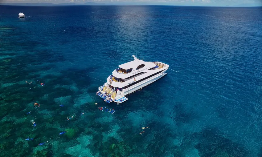 Cairns Helicopter Flight and Cruise Packages - Book Now | Experience Oz