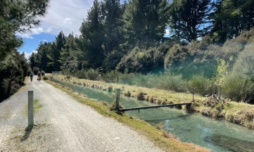Self Guided Bike Tour from Lake Hawea to Wanaka | Experience Oz