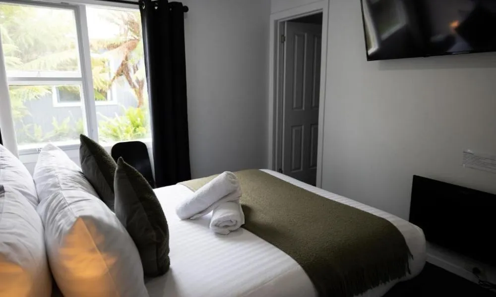 4 Day Wild Tasmania Tour with Accommodation & Transport | Experience OZ-11