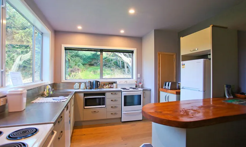 24 Hour Escape in Pohatu Bay with Penguin Tour | Local Agent