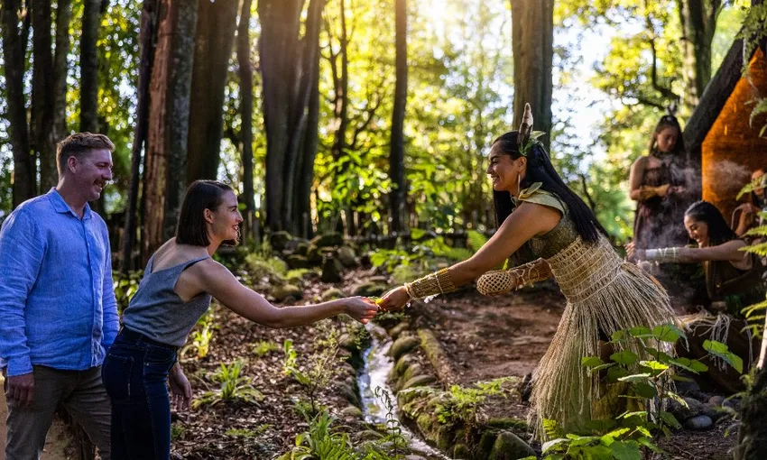 Te Pa Tu Cultural Performance and 3 Course Dinner | Experience Oz