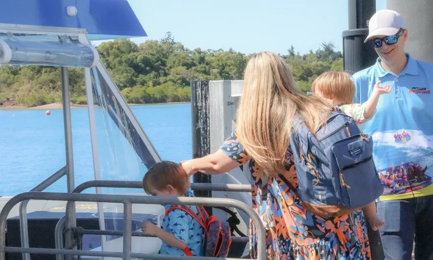 Airlie Beach Glass Bottom Discovery Tour | Experience Oz