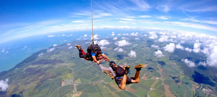 Cairns Tandem Skydive from 14,000ft | Experience Oz