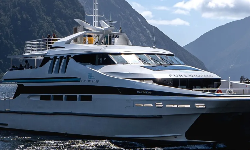 Milford Sound coach & cruise tour from Te Anau - Book Now | Experience OZ