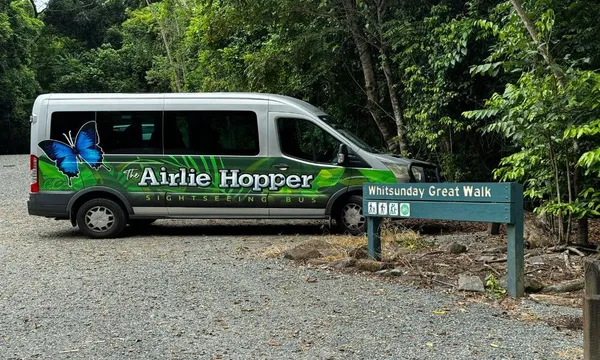 The Airlie Hopper Sightseeing Bus