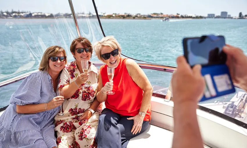 Mandurah Wild Seafood Cruise & Lunch - 3.5 hours | Experience Oz