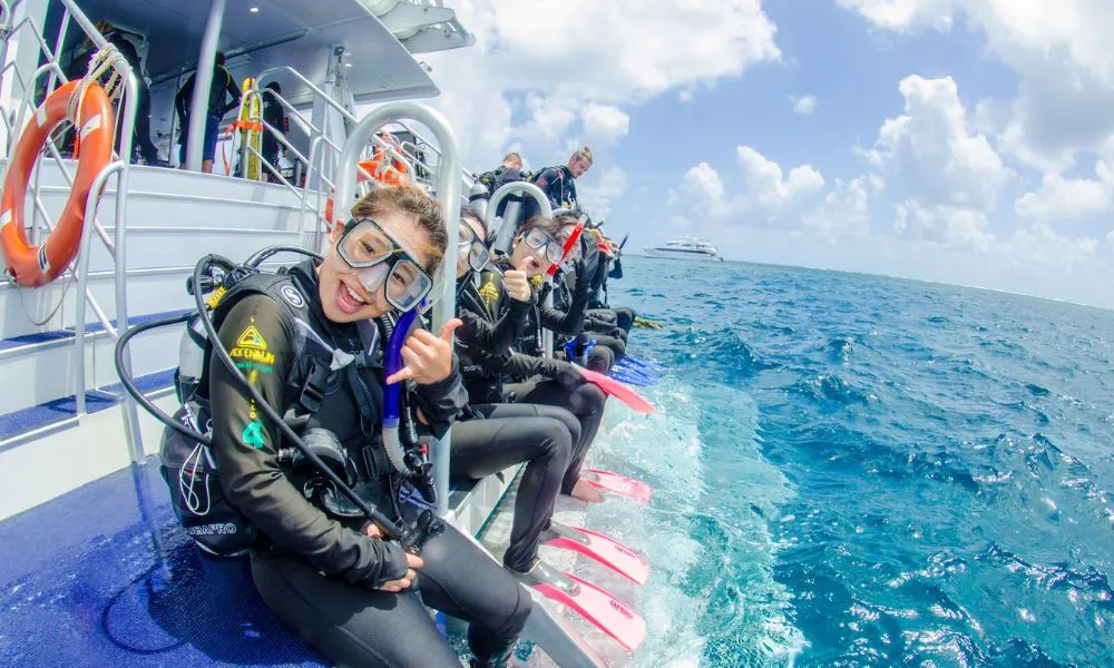 Great Barrier Reef AquaQuest Day Trip - Book Now | Experience Oz-3