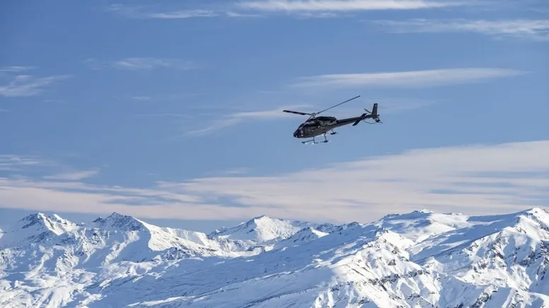 Snow Landing Helicopter Flight | Experience Oz-2