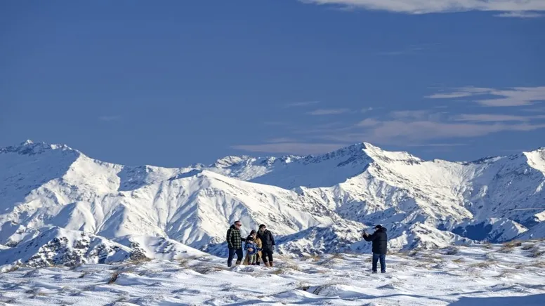 Snow Landing Helicopter Flight | Experience Oz-5