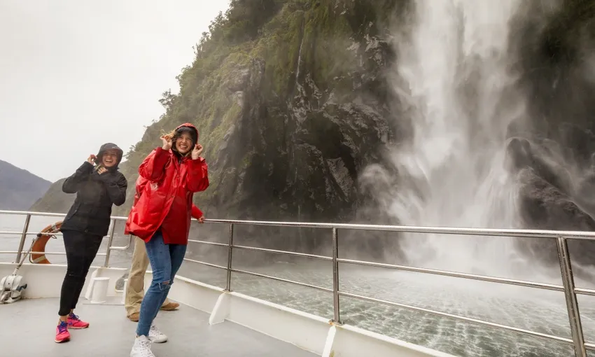 Milford Sound Helicopter Cruise with Earnslaw Burn Landing from Queenstown - Book Now | Experience Oz