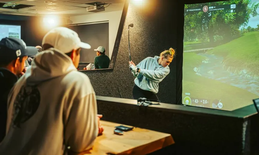 Queenstown Golf Simulator Hire - Book Now | Experience Oz