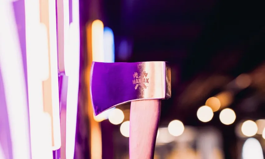 1 Hour Quick Chuck Axe Throwing in Canberra | Book Now | Experience Oz