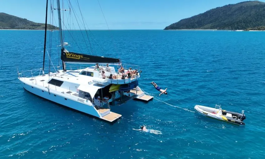 Whitsundays Yacht Snorkel & Sail with Lunch | Experience OZ