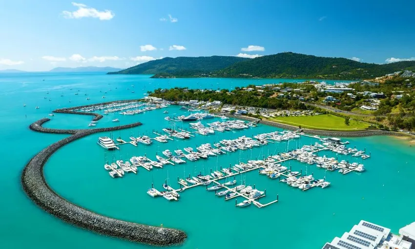 Whitsundays Yacht Snorkel & Sail with Lunch | Experience OZ