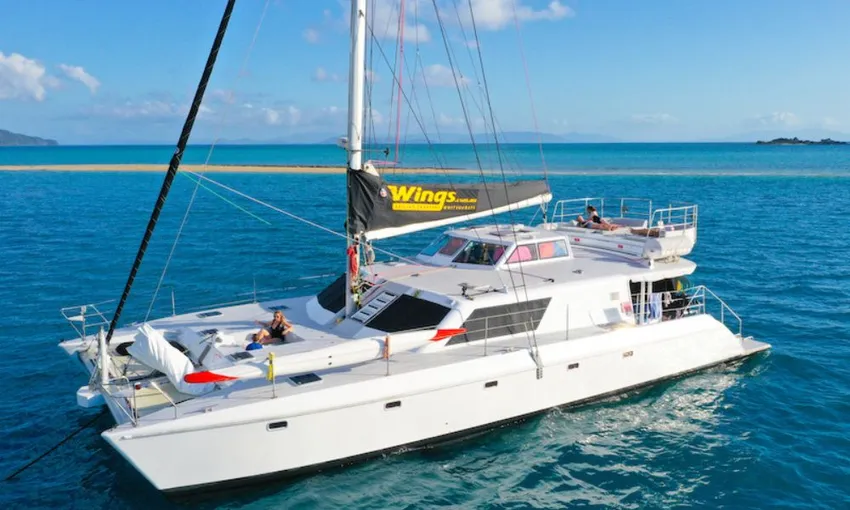 Whitsundays Yacht Snorkel & Sail with Lunch | Experience OZ