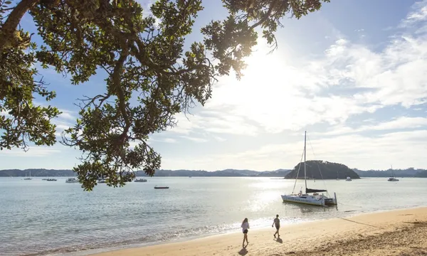 Bay of Islands Sailing Day Cruise - 6 Hours 