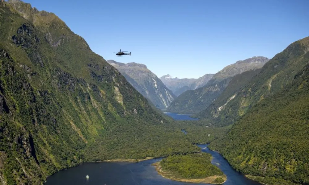 Milford Sound Express Helicopter Flight - Book Now | Experience Oz-5