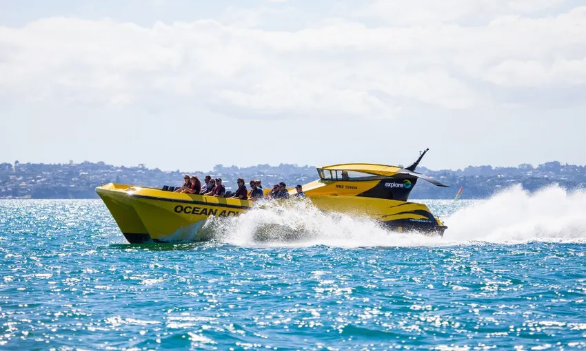 Fast Boat Ocean Adventure to the Hole in the Rock - 1.5 Hours - Book Now | Experience Oz