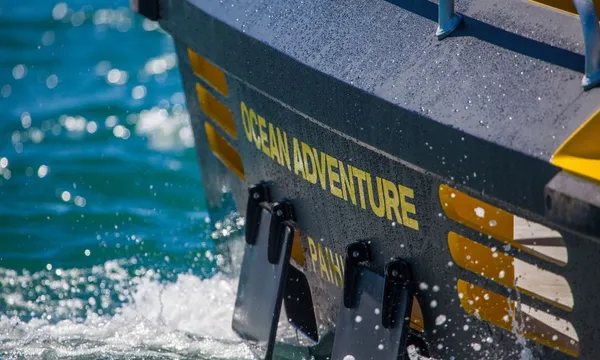Fast Boat Ocean Adventure to the Hole in the Rock - 1.5 Hours