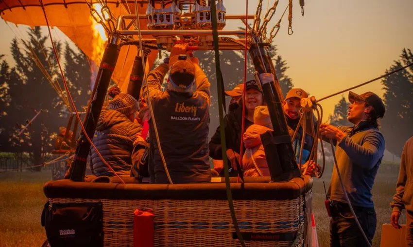 Geelong Hot Air Balloon Flight with Breakfast