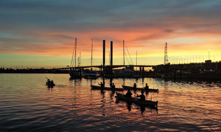 Melbourne Moonlit Kayak Tour & Dinner, 3 Hours