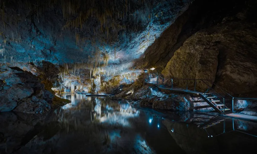 Lake Cave Fully Guided Tour, 1 Hour 
