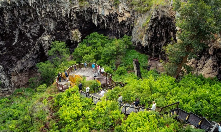 Lake Cave Fully Guided Tour, 1 Hour 