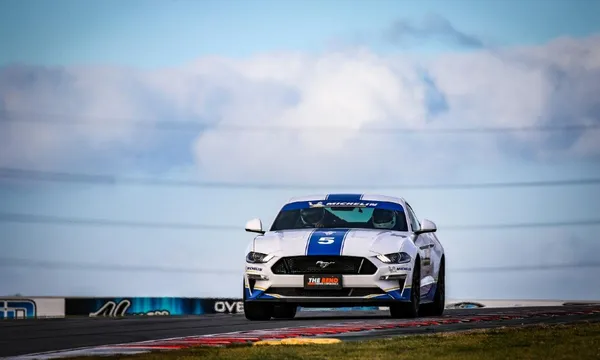 3 V8 Mustang Hot Laps - The Bend Motorsport Park
