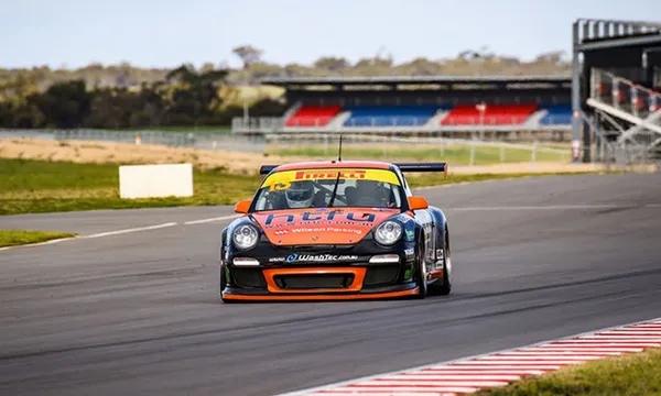 3 Hot Laps in a Porsche 911 GT3 Cup - Tailem Bend