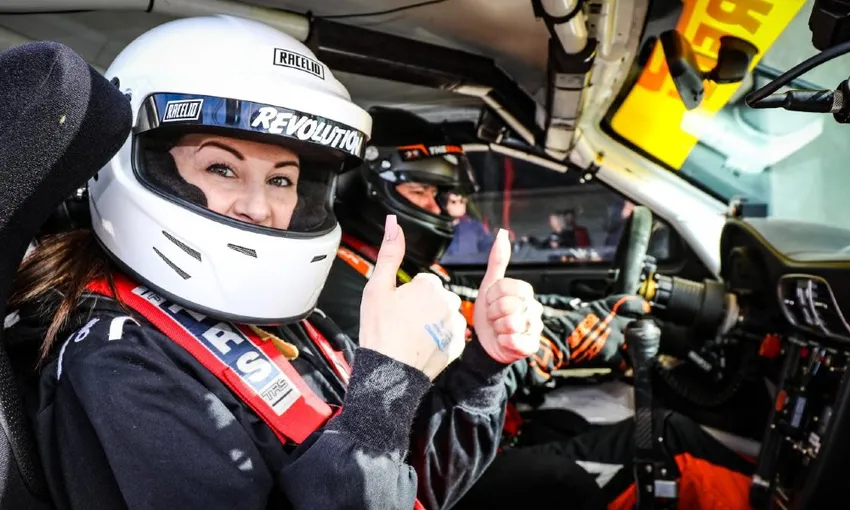 5 V8 Drive Laps & 3 Porsche Hot Laps - The Bend Motorsport Park