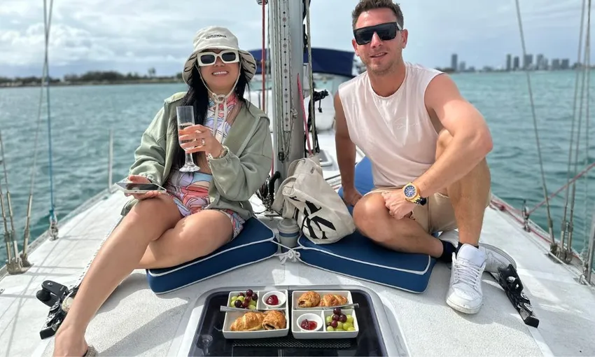 Broadwater Sailing Cruise with Snacks & Drinks, 2 Hours