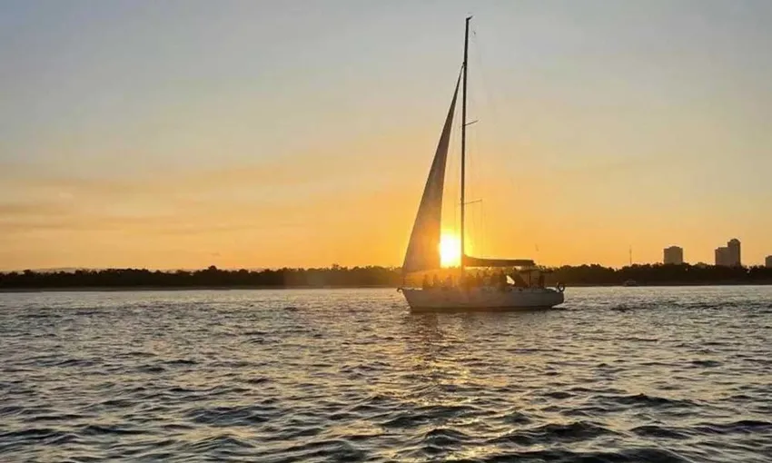 Broadwater Sunset Sailing Cruise, 2 Hours