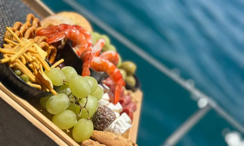 Broadwater Sunset Sailing Cruise, 2 Hours