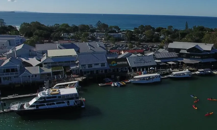 Scuba Diving at Flinders Reef with Lunch - Full Day 
