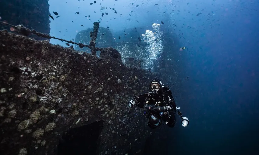 Scuba Diving at Flinders Reef with Lunch - Full Day 
