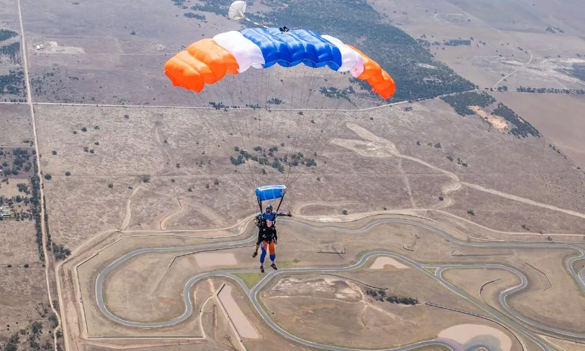 Tandem Skydive Up To 15,000ft & V8 Hot Laps Experience - Tailem Bend 