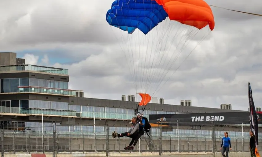 Tandem Skydive Up To 15,000ft & V8 Hot Laps Experience - Tailem Bend 