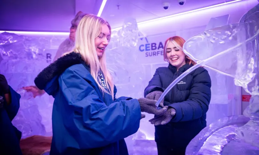 Deluxe IceBar Entry and Cocktail