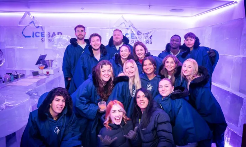 Deluxe IceBar Entry and Cocktail