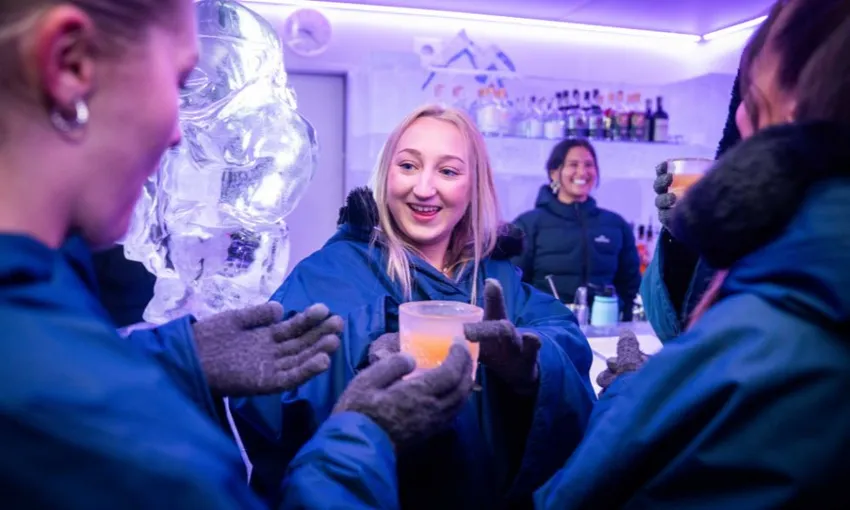 Deluxe IceBar Entry and Cocktail