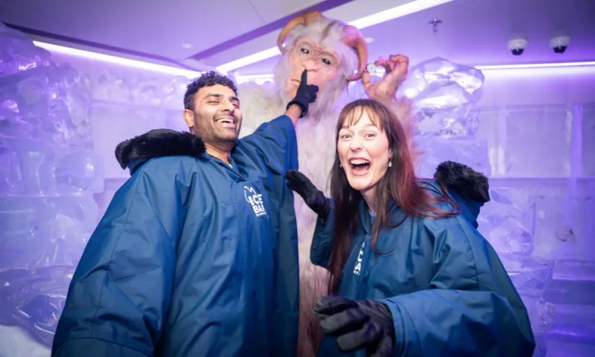 Deluxe IceBar Entry and Cocktail