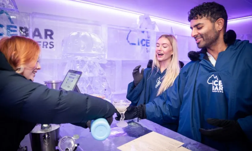 Deluxe IceBar Entry and Cocktail