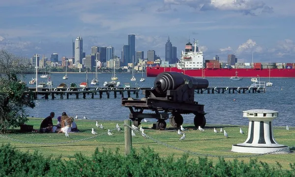 Melbourne City to Williamstown 2 hour Return Cruise