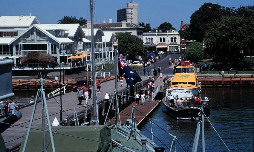 Melbourne City to Williamstown Return Cruise | Experience Oz