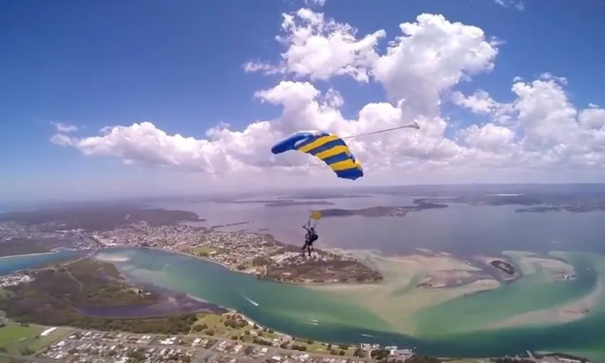 Newcastle Tandem Skydive up to 15000ft | Experience Oz