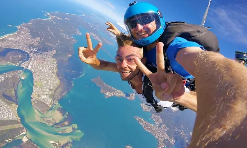 Newcastle Tandem Skydive up to 15000ft | Experience Oz
