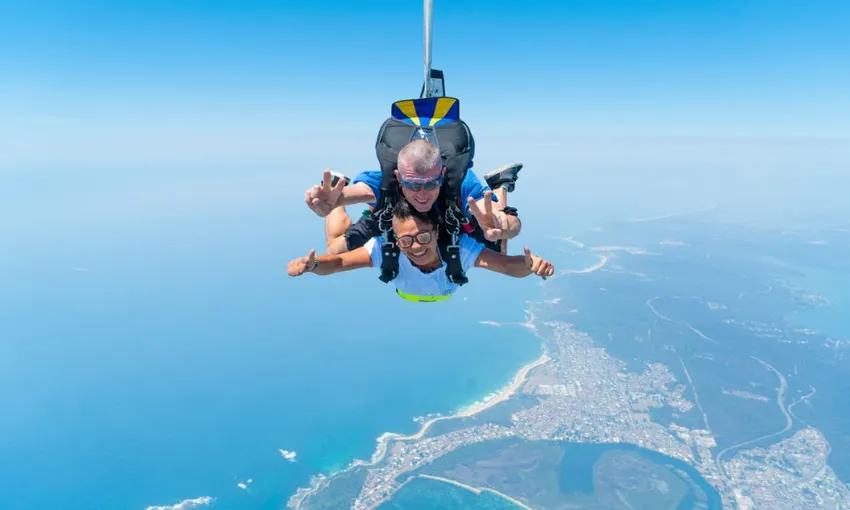 Newcastle Tandem Skydive up to 15000ft | Experience Oz