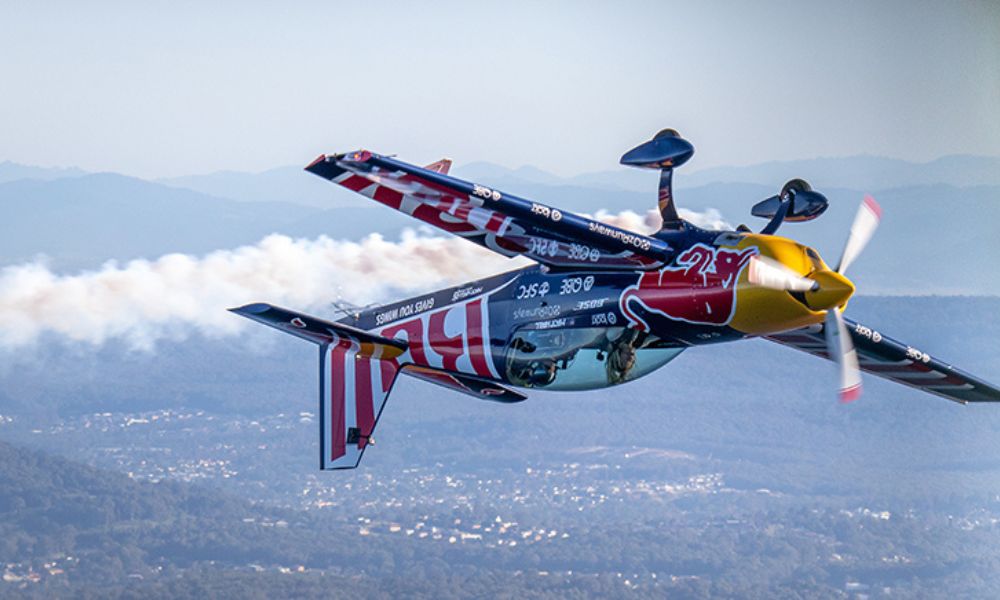 RedBull AIR RACE PLANE レッドブル Air Race Experience in Matt Hall's Race Plane - 20 Minutes
