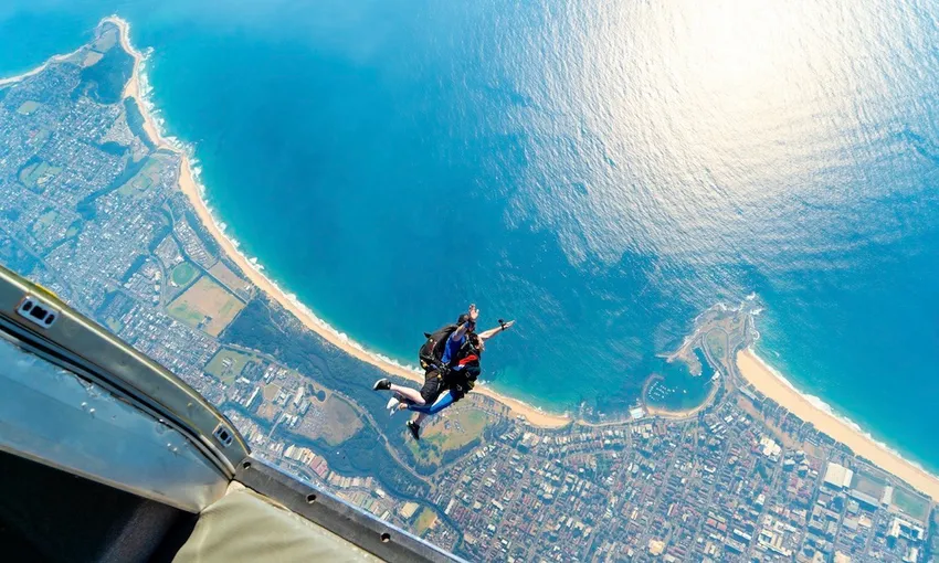 Wollongong Weekday Tandem Skydive up to 15,000ft | Experience Oz